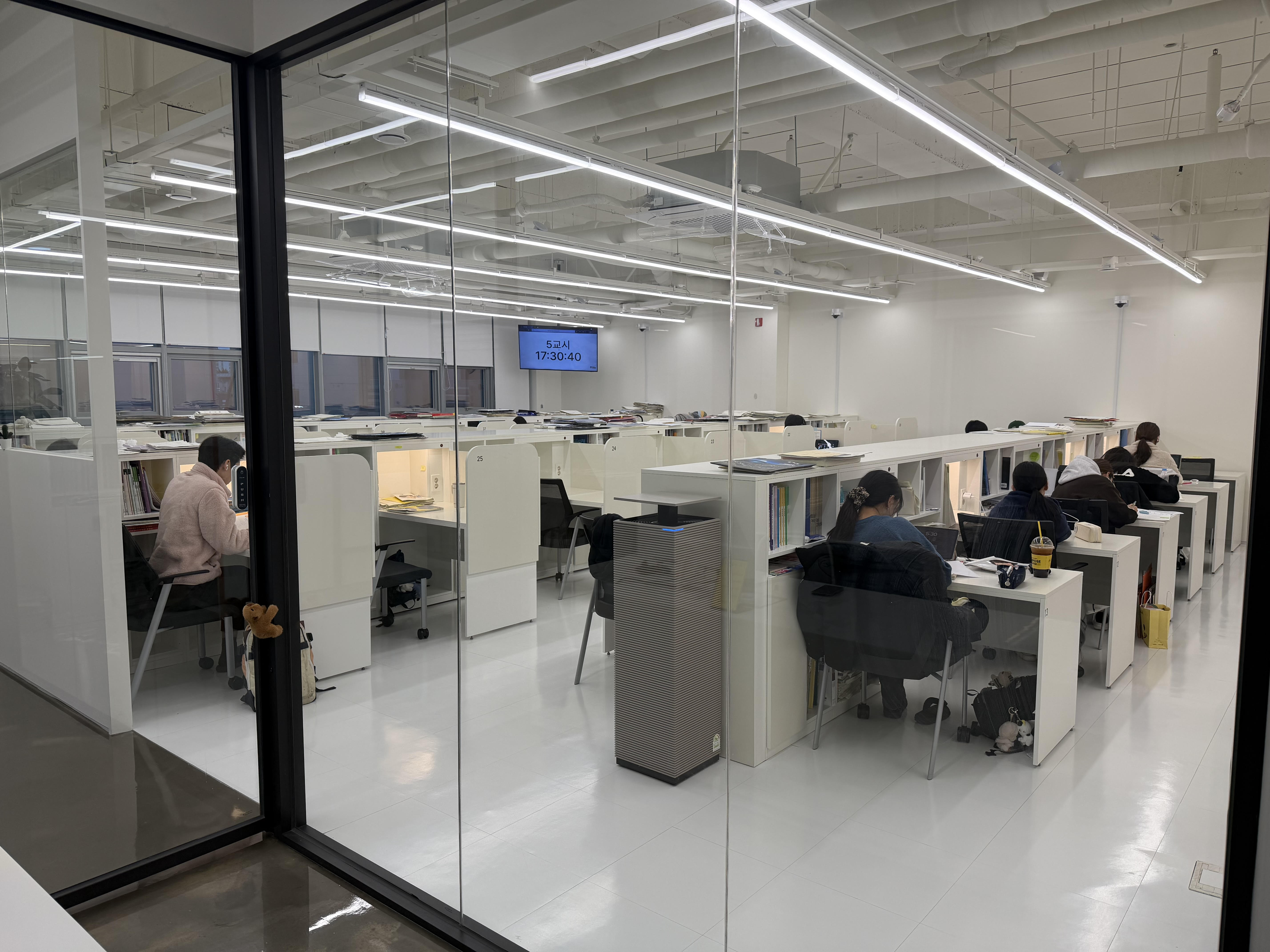 7층 독서실 내부