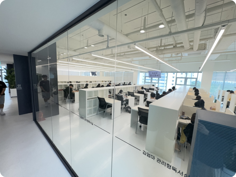 8층 독서실 내부