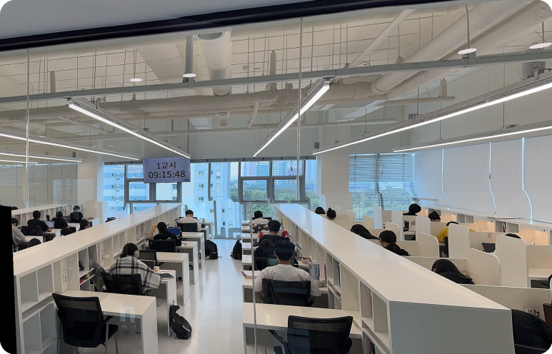 8층 독서실 내부