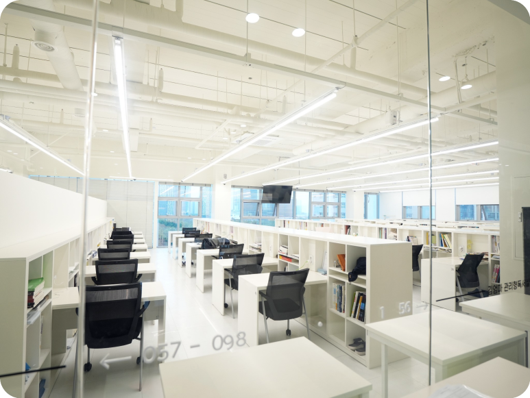 8층 독서실 내부