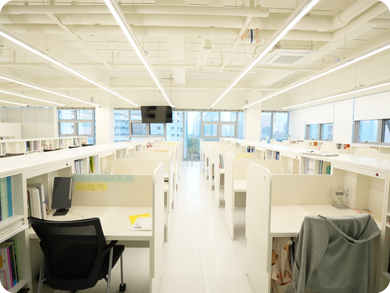 8층 독서실 내부