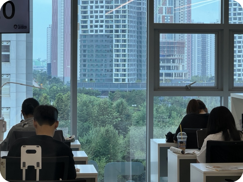 8층 독서실 내부